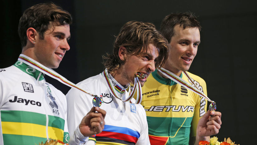 Peter Sagan (v strede) so zlatou medailou.