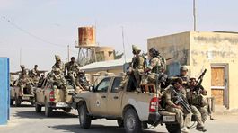 Americké sily zaútočili na pozície Talibanu okolo Kundúzu