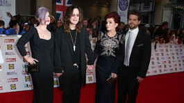 Zľava: Kelly Osbourne, Ozzy Osbourne, Sharon...