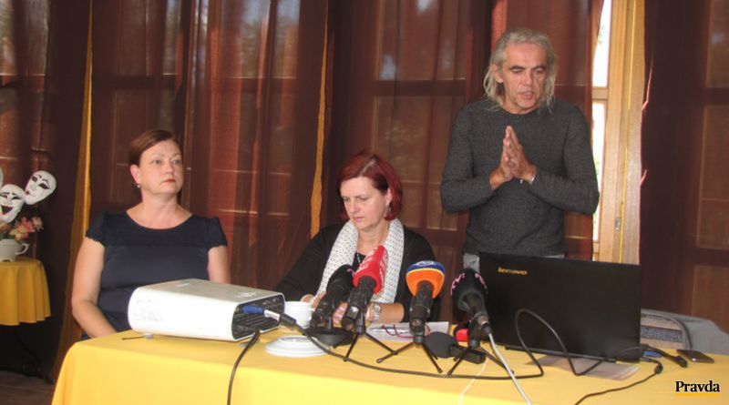 Nespokojní divadelníci (zľava) Zuzana Hájková,...