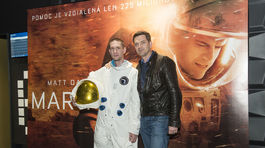 Na premiéru filmu Marťan sa prišiel pozrieť aj herec Marek Majeský (vpravo).