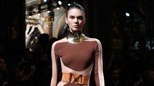 Topmodelka Kendall Jenner na prehliadke značky...