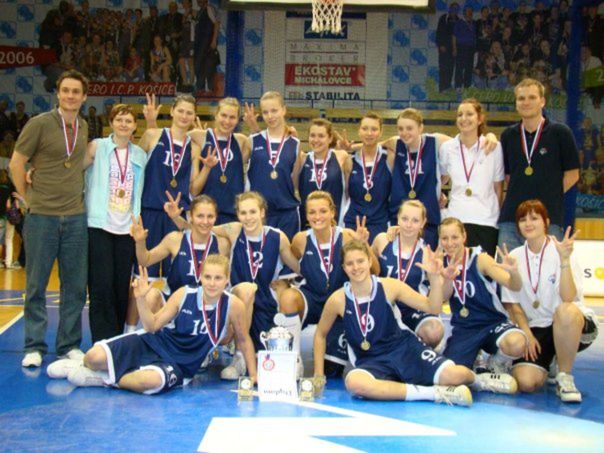 Kamila Pavláková (v prednom rade druhá zľava)...