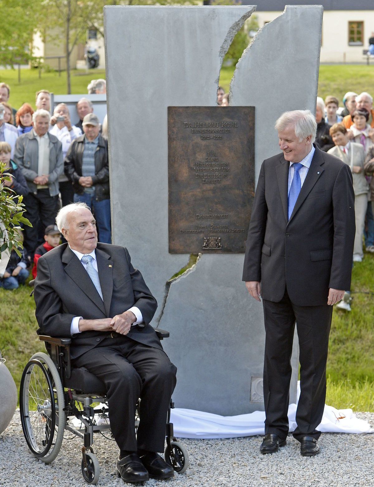 Helmut Kohl (vľavo) bol pri zjednotení Nemecka...