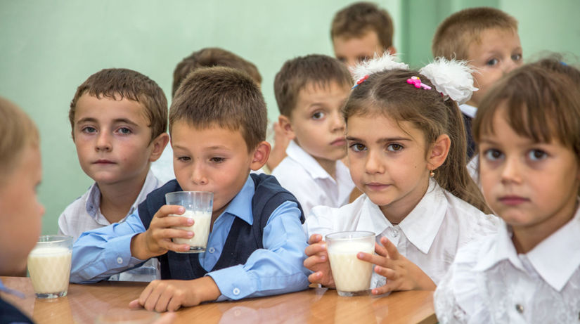 Mlieko na školách je rozšírené vo viacerých...