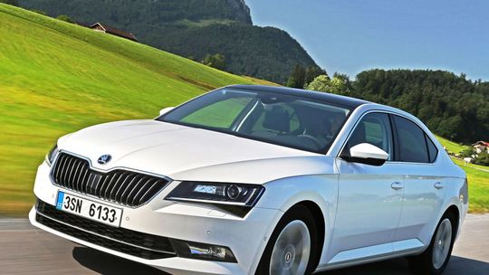 Skoda superb green