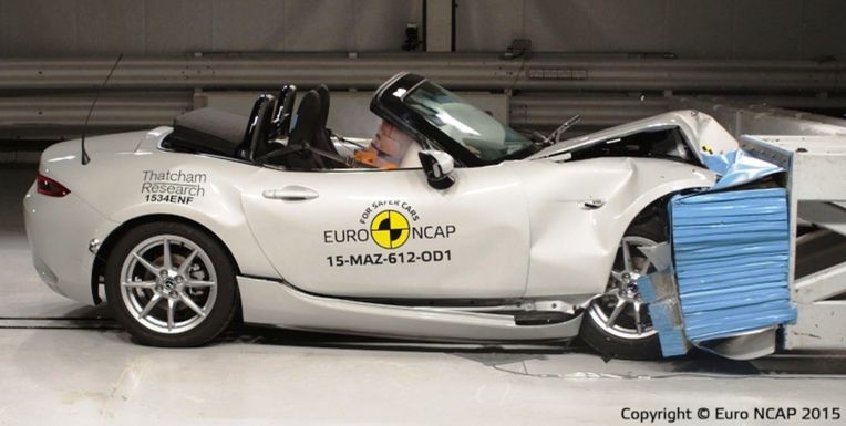Mazda MX-5 mala problém s airbagom vodiča. V...