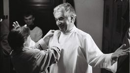 Srholec nesie Boha na chrbte