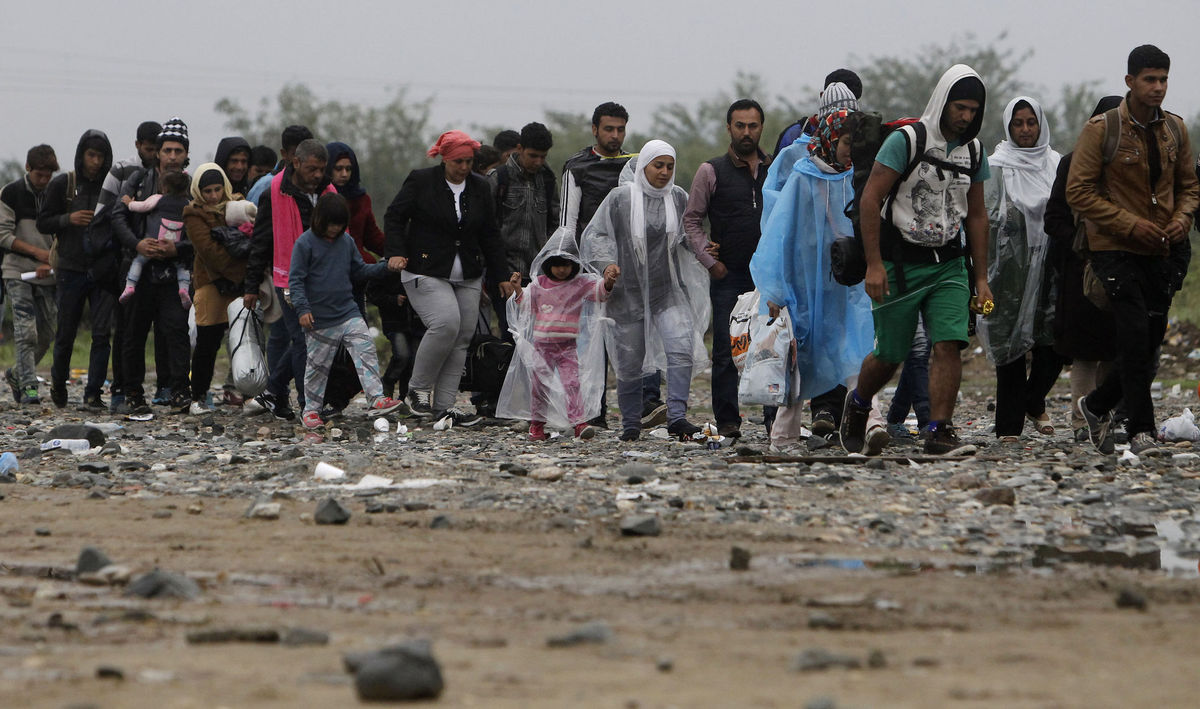 Utečenci smerujúci z Grécka do tranzitného...