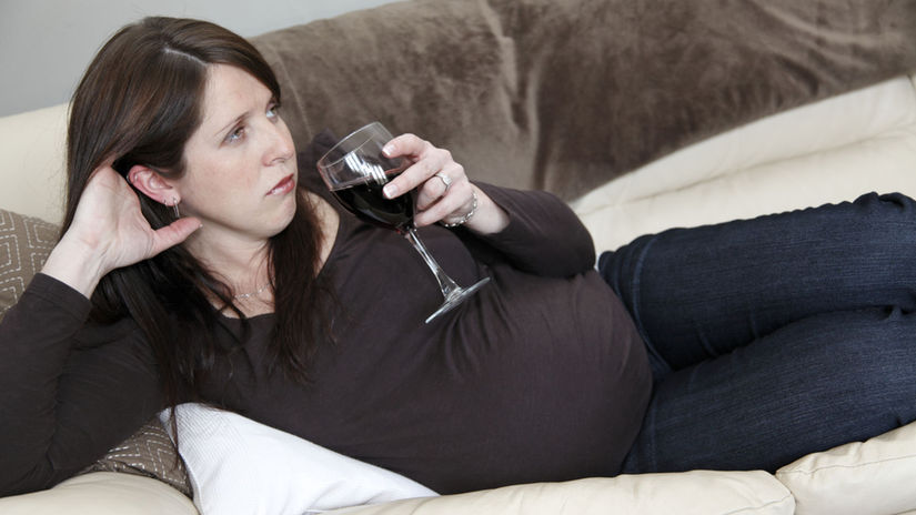 Piť alkohol v tehotenstve nie je pre bábätko...