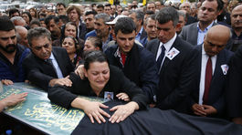 Stáli sme po členky v krvi, hovoria svedkovia útokov v Turecku