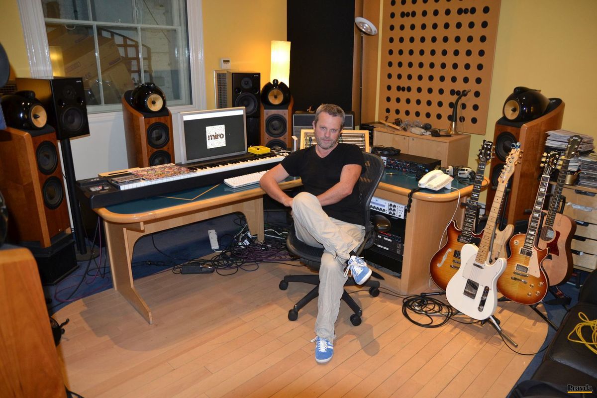 Producent Rob Cass.