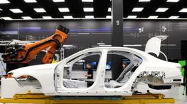 Mercedes-Benz E 2016: Je tu prvá snímka skeletu