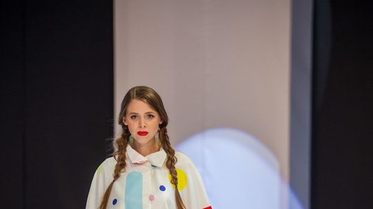 Záber z prehliadky dizajnérky Lenky Sršňovej v...