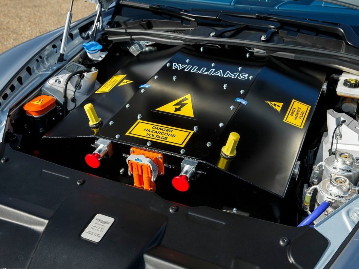 Akumulátory s kapacitou 65 kWh by mali stačiť...