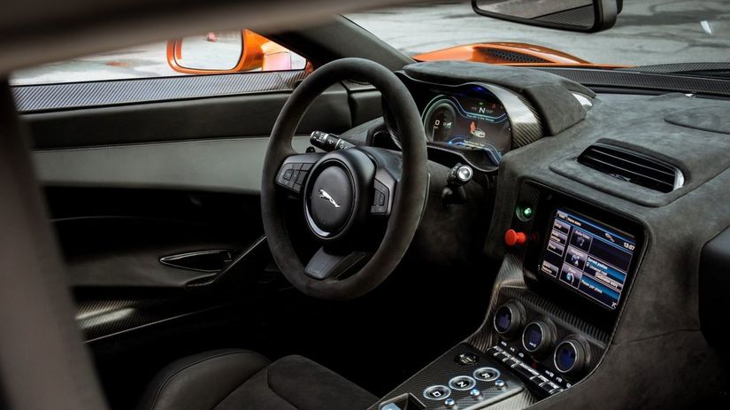 Za volant C-X75 si nesadne James Bond, ale jeho...