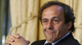 Platini sa cíti ako rytier pod hradbami. Lejú mi na hlavu horúci olej, tvrdí