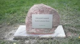 Štúrova busta v Štúrove. Kto s tým má problém?