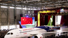Čína predstavila svoje prvé veľké dopravné lietadlo