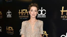 Herečka Amber Heard v kreácii Temperley. 