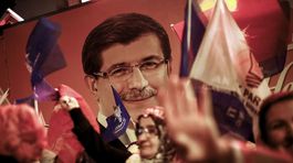 Turecký premiér vyzval na vytvorenie novej ústavy