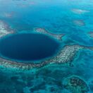 Veľká modrá diera v Belize, more, kráter,