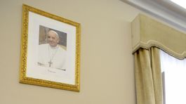 Pápeža neposlúchli. Hľadajú luxus, plytvajú peniazmi