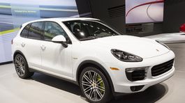 Klamali aj benzínové VW