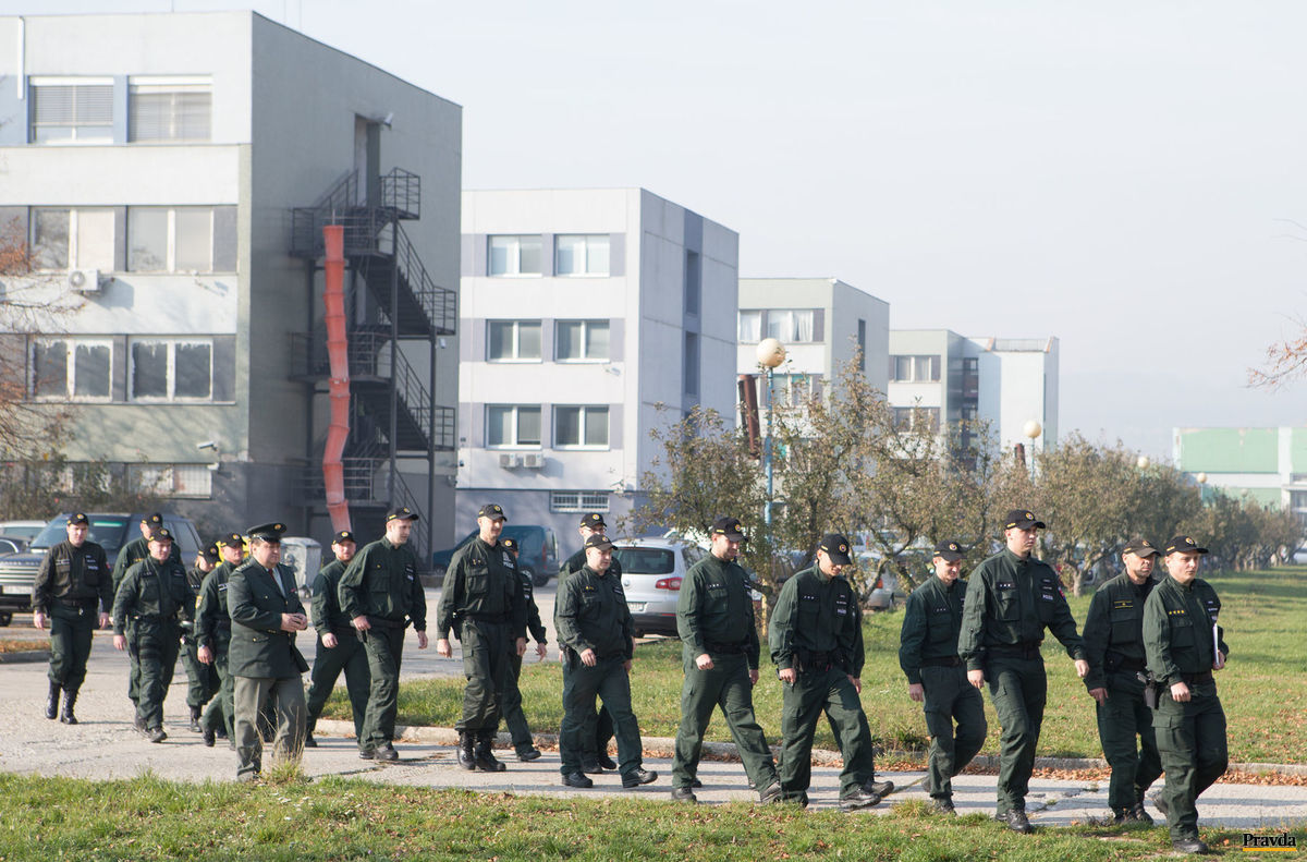Naši policajti budú s policajtmi napríklad z...