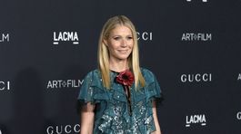 Gwyneth Paltrow v šatách Gucci prichádza na...