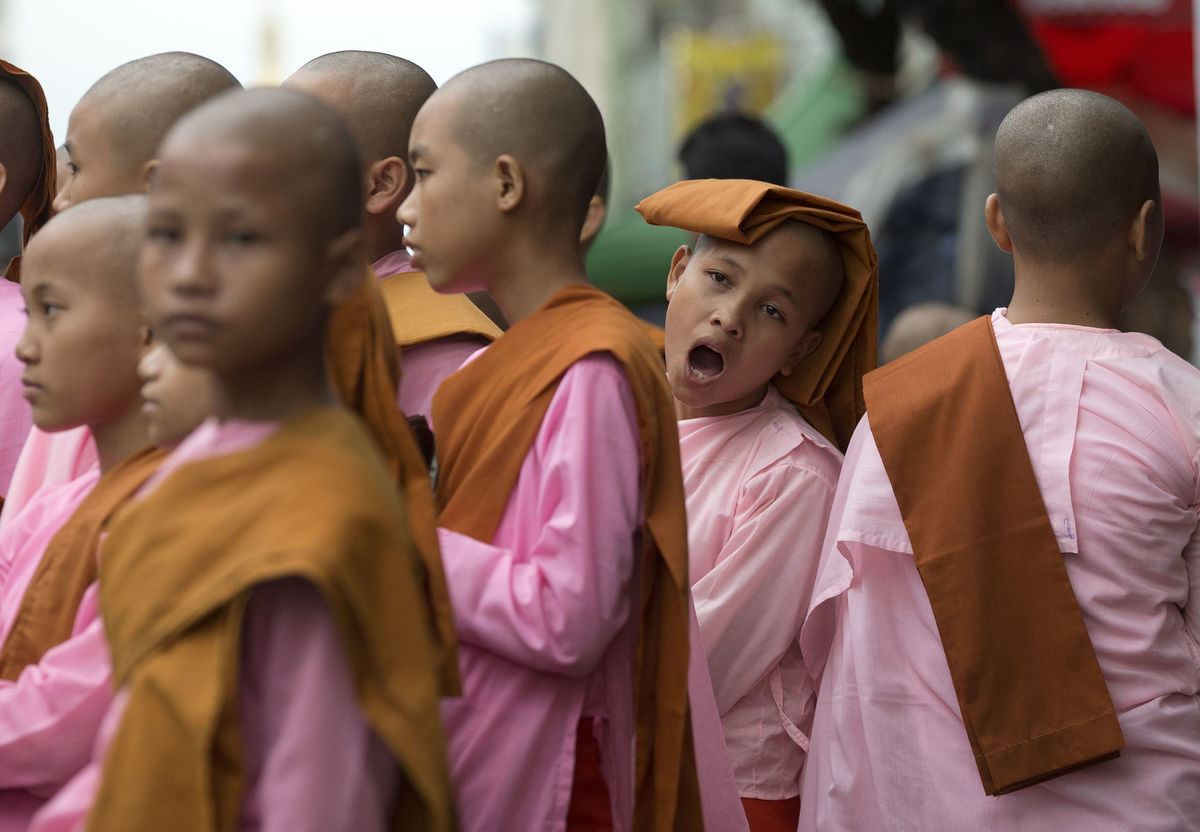 Majnmarsko, mnísi, novici, budhisti, chlapci,