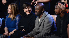 Kris Jenner prišla podporiť dcéru Kendall. V hľadisku vedľa nej sedel mladší priateľ Corey Gamble.