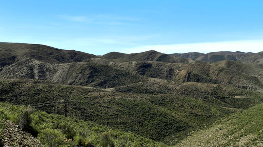 Za týmto kopcom už určite bude dedina... A...