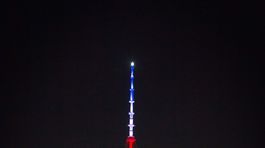 Solidrita s Francúzskom je všadeprítomná, mestá zaplavili trikolóry a heslá