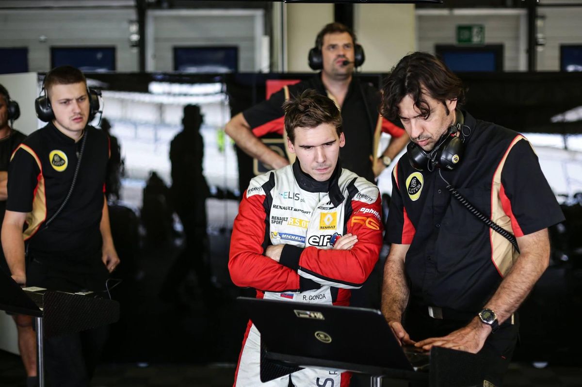 Richard Gonda počas testov v juniorskom tíme F1...