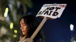 Polícia identifikovala troch atentátnikov, po ďalšom pátra