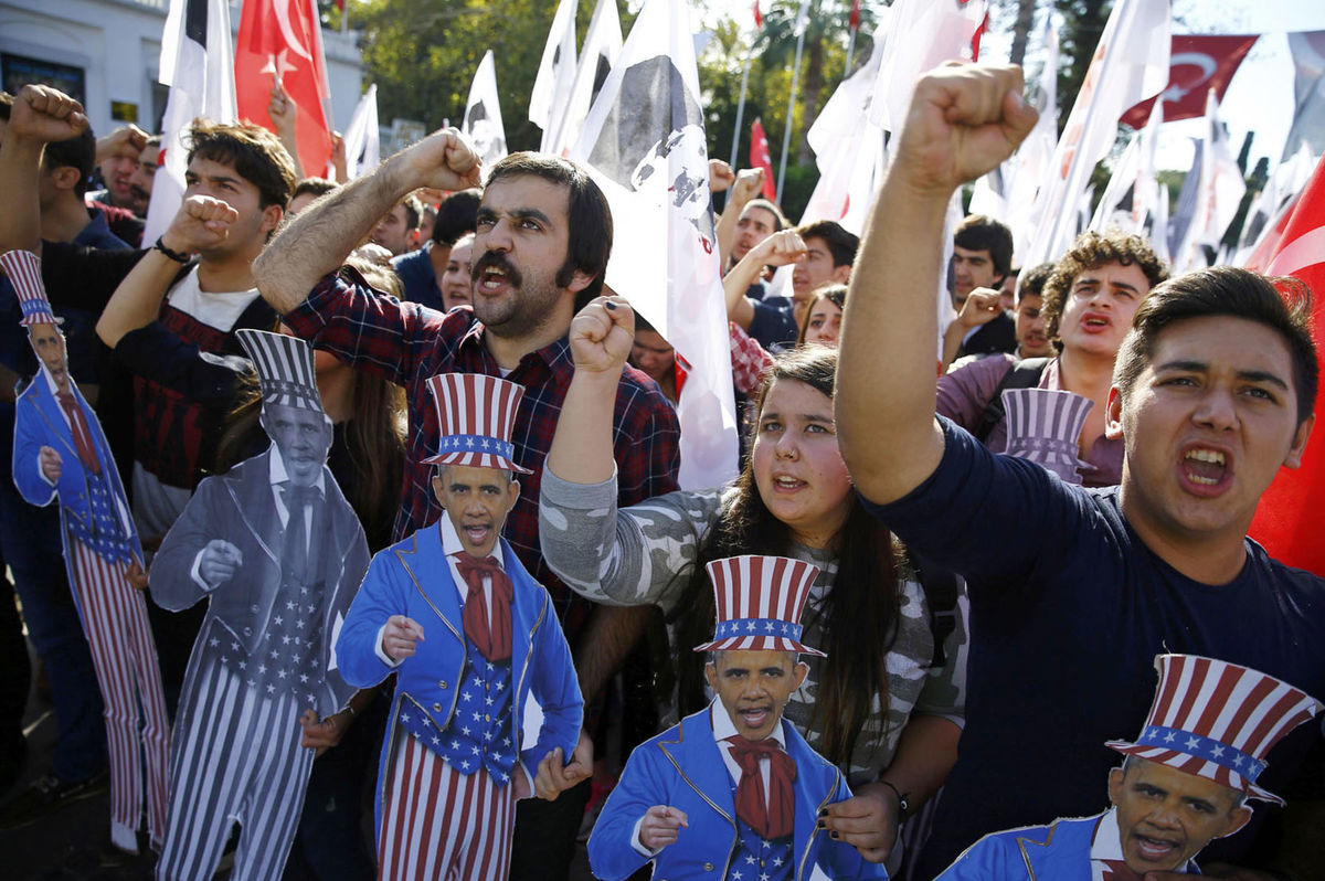 Členovia nacionalistického Zväzu mládeže...