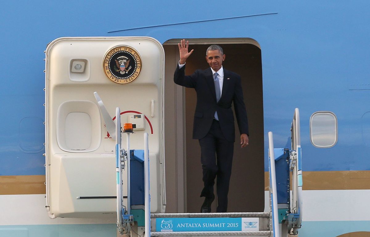 Americký prezident Barack Obama po prílete na...