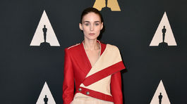 Herečka Rooney Mara v kreácii Alexander McQueen. 