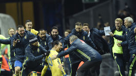 Ukrajinci ustáli veľký nápor Slovincov, Švédom vybavil postup Zlatan