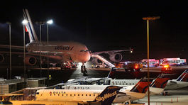 Dve lietadlá Air France smerujúce do Paríža odklonili po anonymných hrozbách