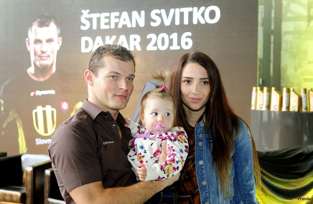 Štefan Svitko s rodinou pri predstavovaní...