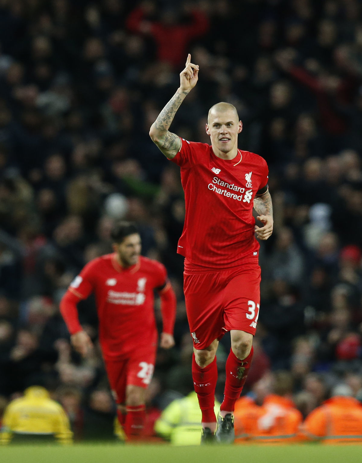 Martin Škrtel oslavuje gól do siete Manchestru...