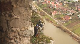 Sanácia nestabilného brala pod Strečnom mešká