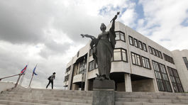 Voľby 2016: Súboj strán a straničiek