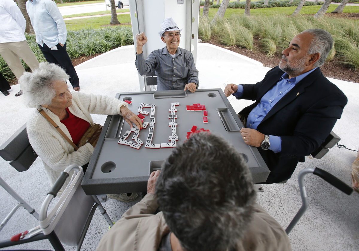 Florida, domino, hra, dôchodcovia, domov dôchodcov,