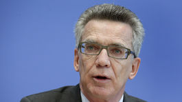 De Maiziere: EÚ by mala ohraničiť počet utečencov prijatých za rok