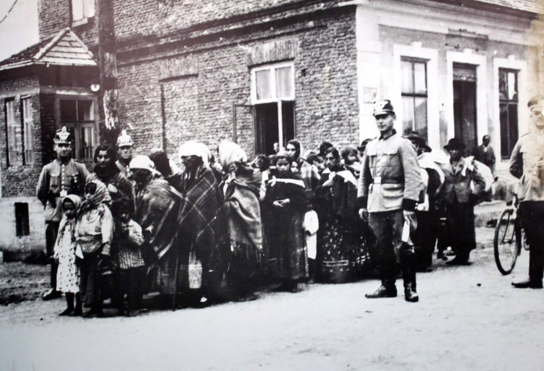 Vysídľovanie Rómov počas druhej svetovej vojny.