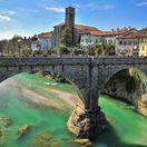 Friuli, Taliansko, most, kamenný most, dedina, domy, rieka, potok