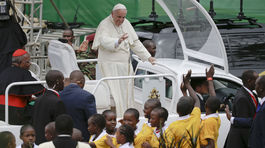 Boja sa o pápeža, ale nebezpečné mesto nevynechá